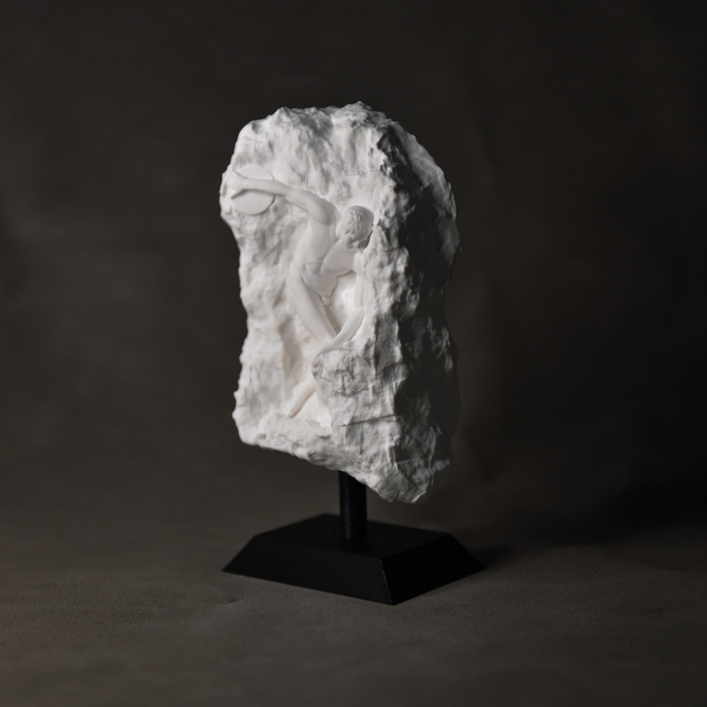 Estátua Grega Discobolus em Ge - Resin Art Aesthetic avaliação e preço